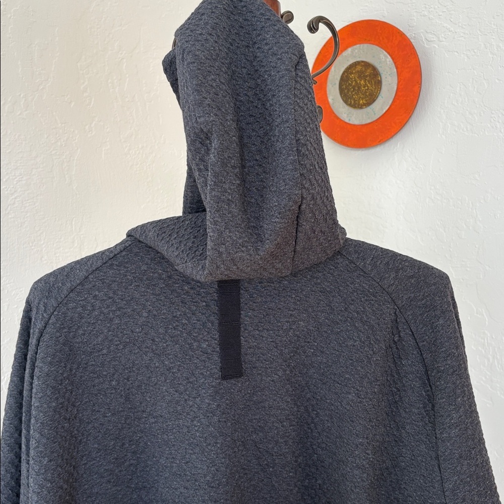 Men’s Lululemon textured mid weight hoodie. - Picture 7 of 15